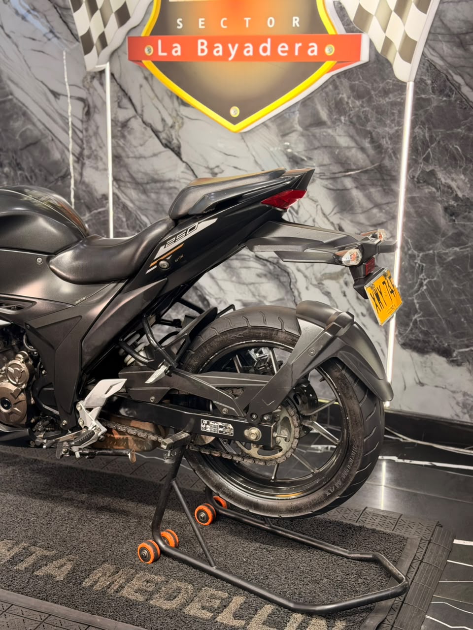 SUZUKI GIXXER 250 - Image 5