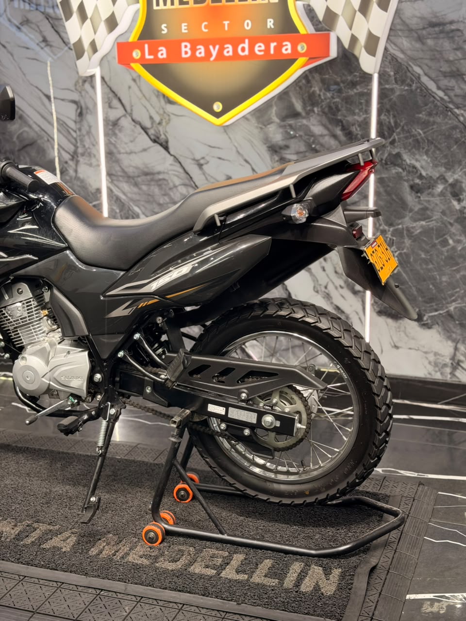 SUZUKI DR 150 COMO NUEVA - Image 5