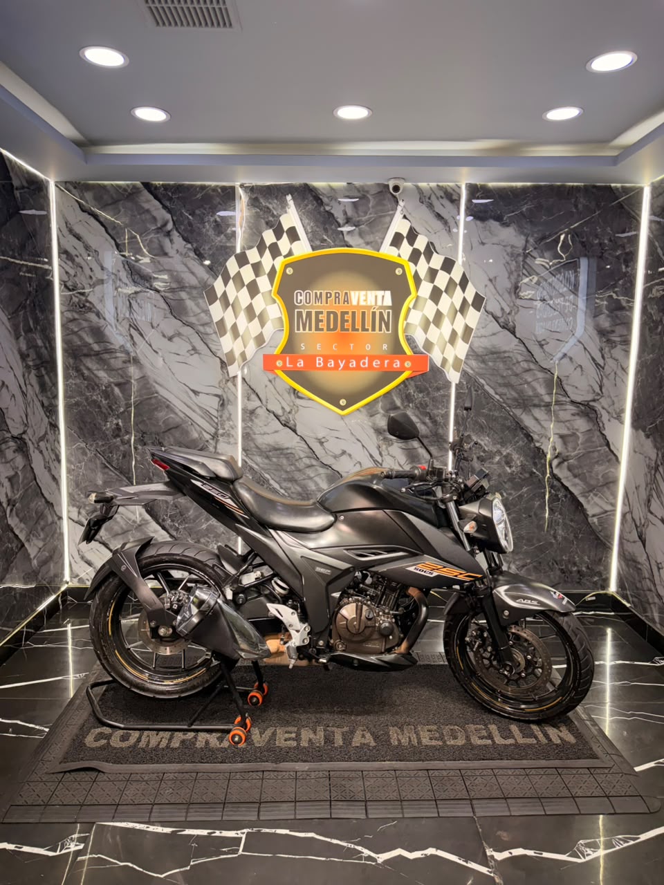SUZUKI GIXXER 250 - Image 2