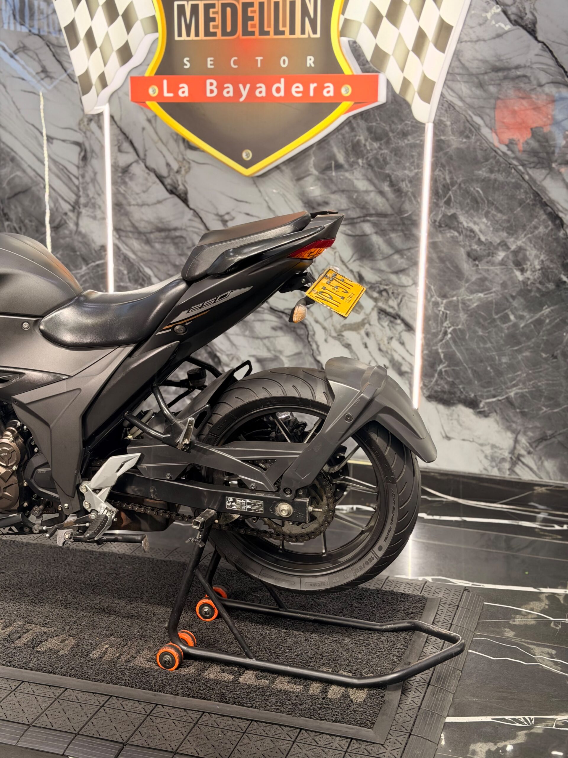 SUZUKI GIXXER 250 - Image 5