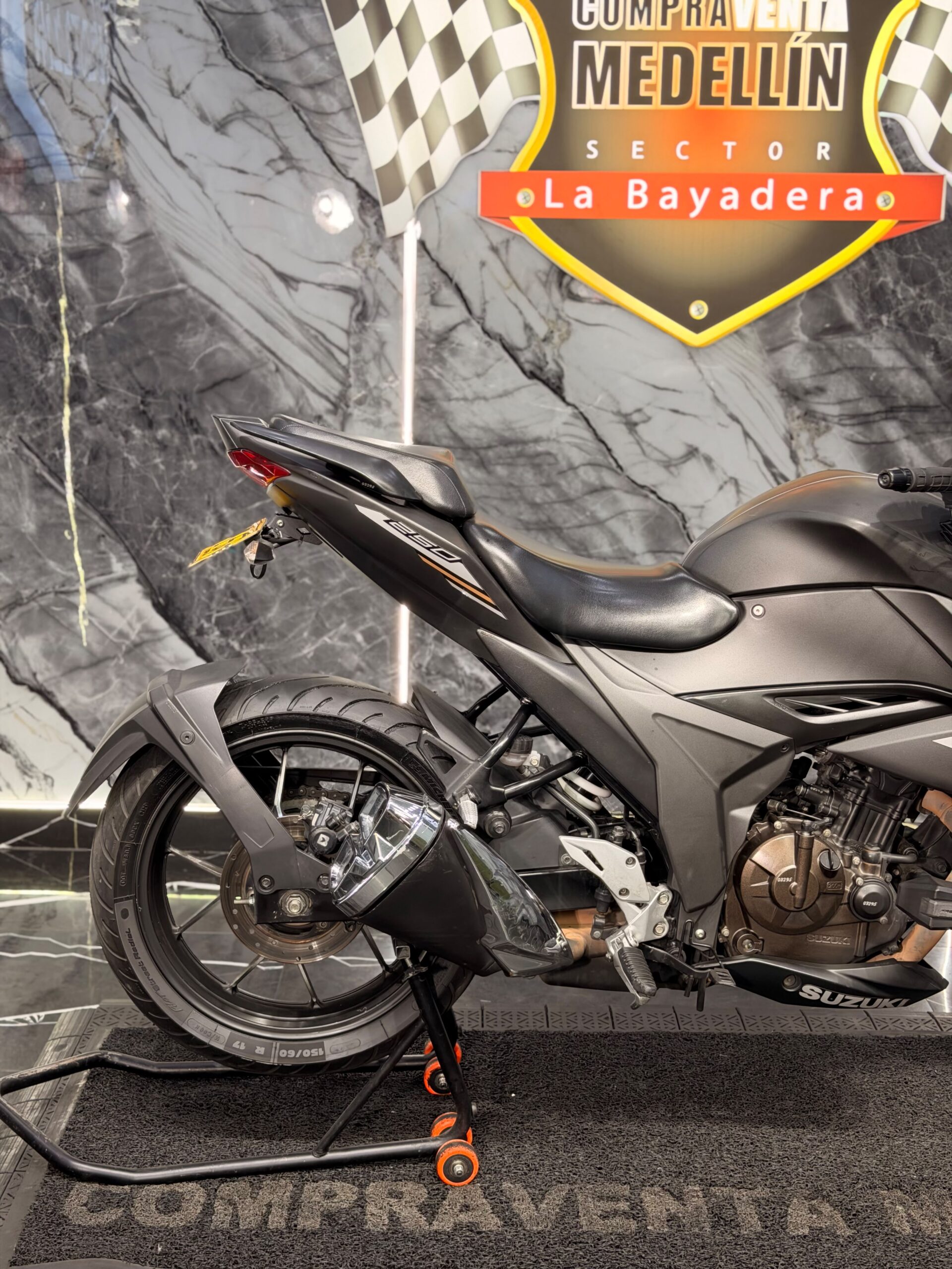 SUZUKI GIXXER 250 - Image 8