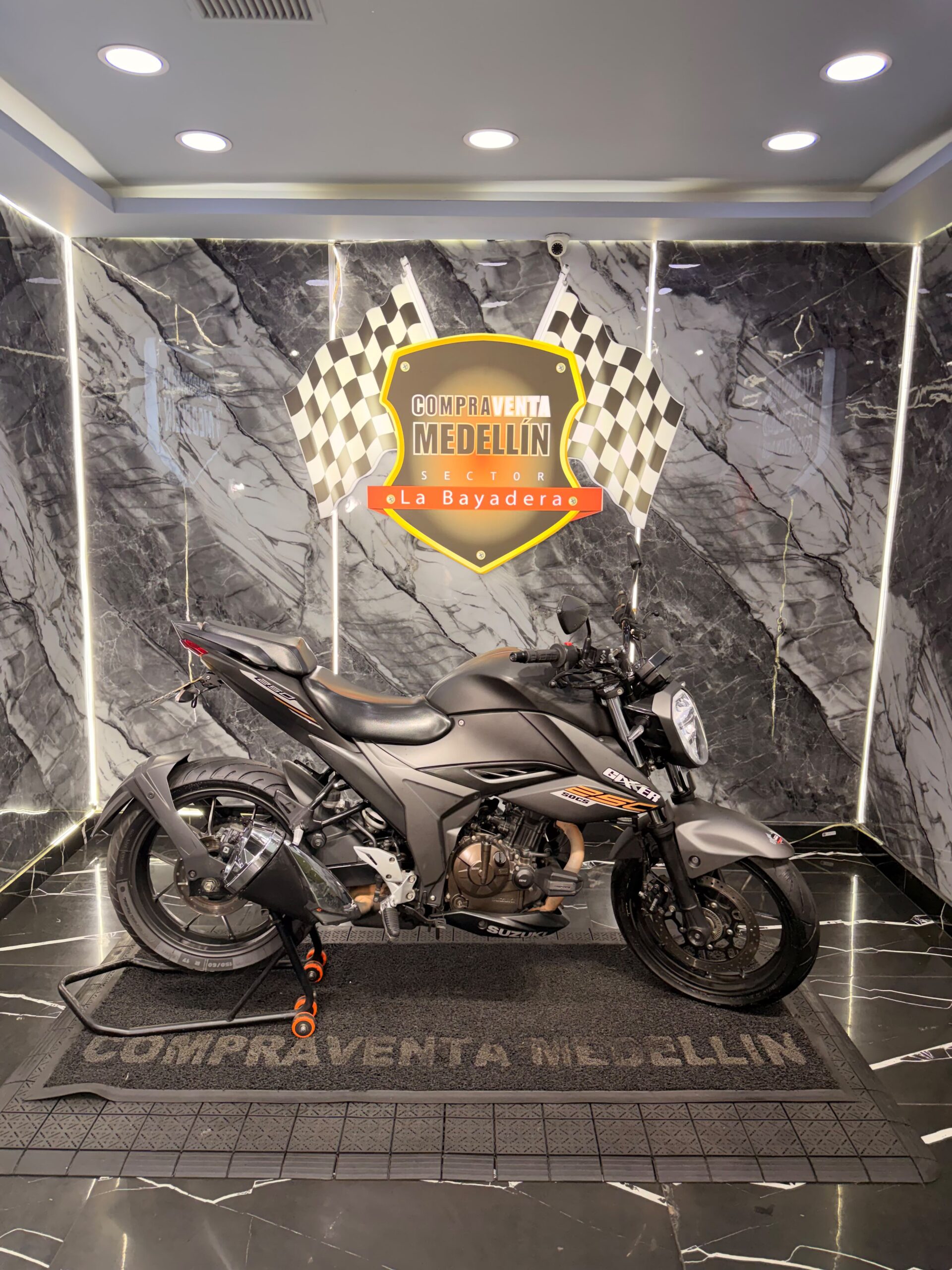 SUZUKI GIXXER 250 - Image 9