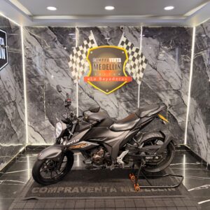 SUZUKI GIXXER 250