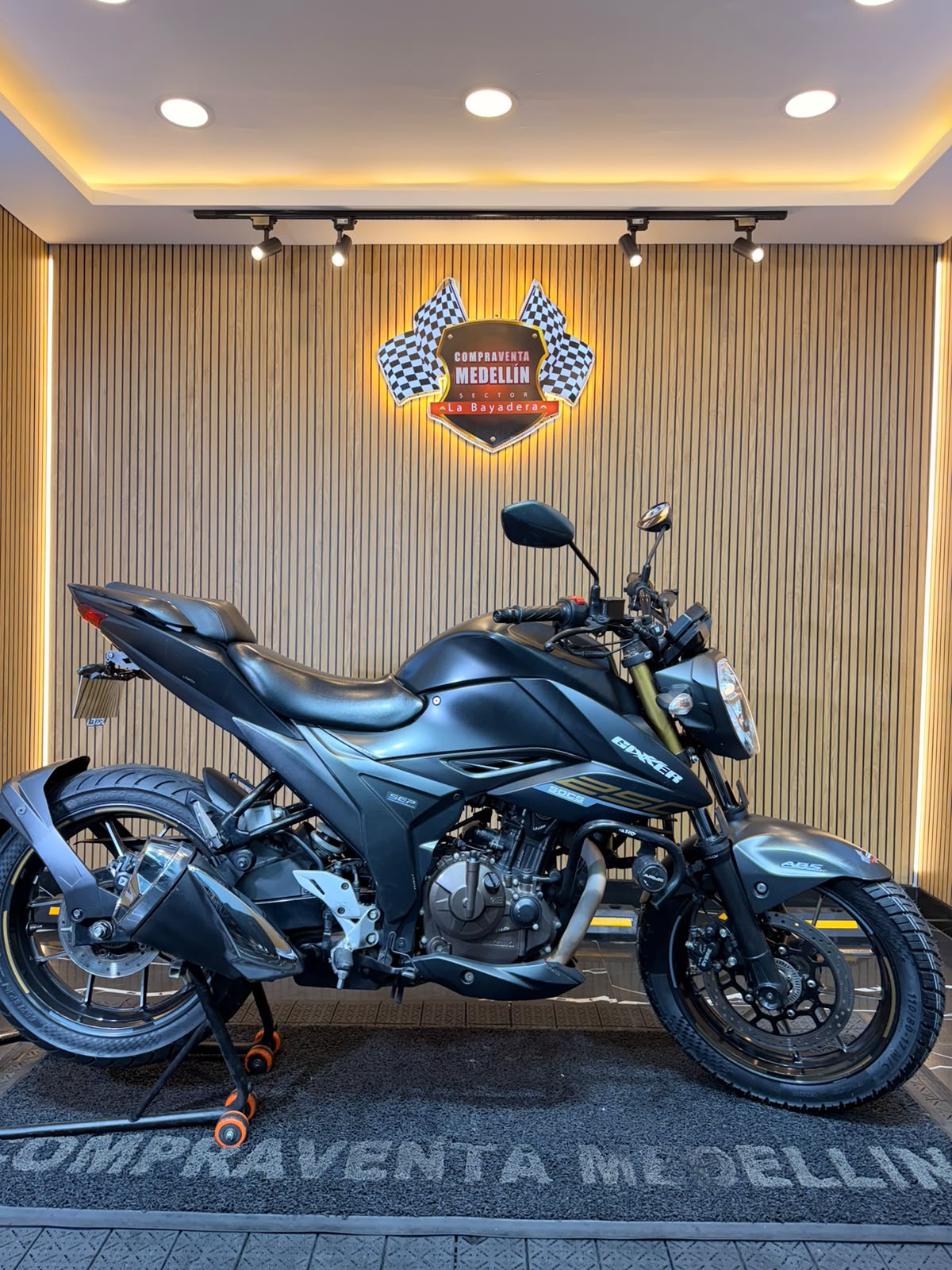 SUZUKI GIXXER 250 - Image 5